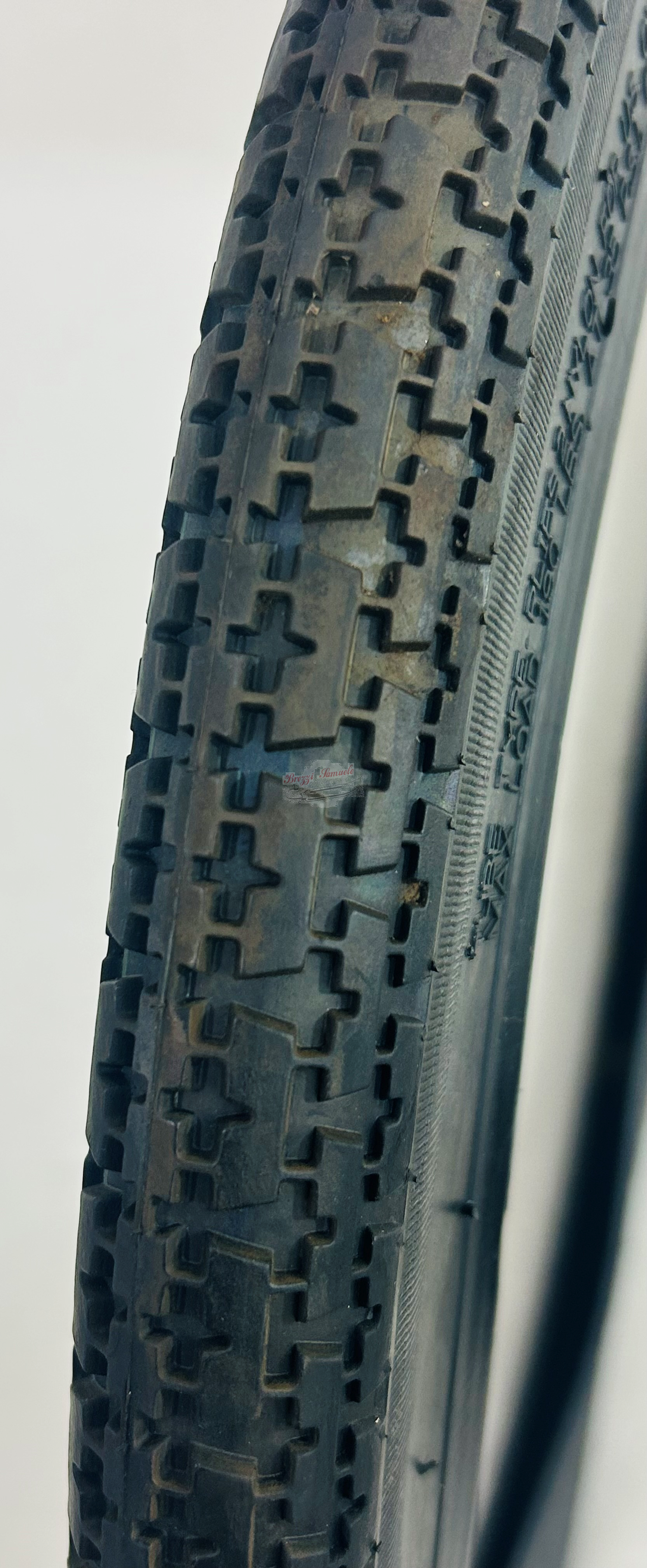 PNEUMATICO GOMMA 2 - 18 "  SCOLPITO - 218 - 20018  POST. - TYRE (22 X 1 3/4 X 2 ) - 2 X 18 "