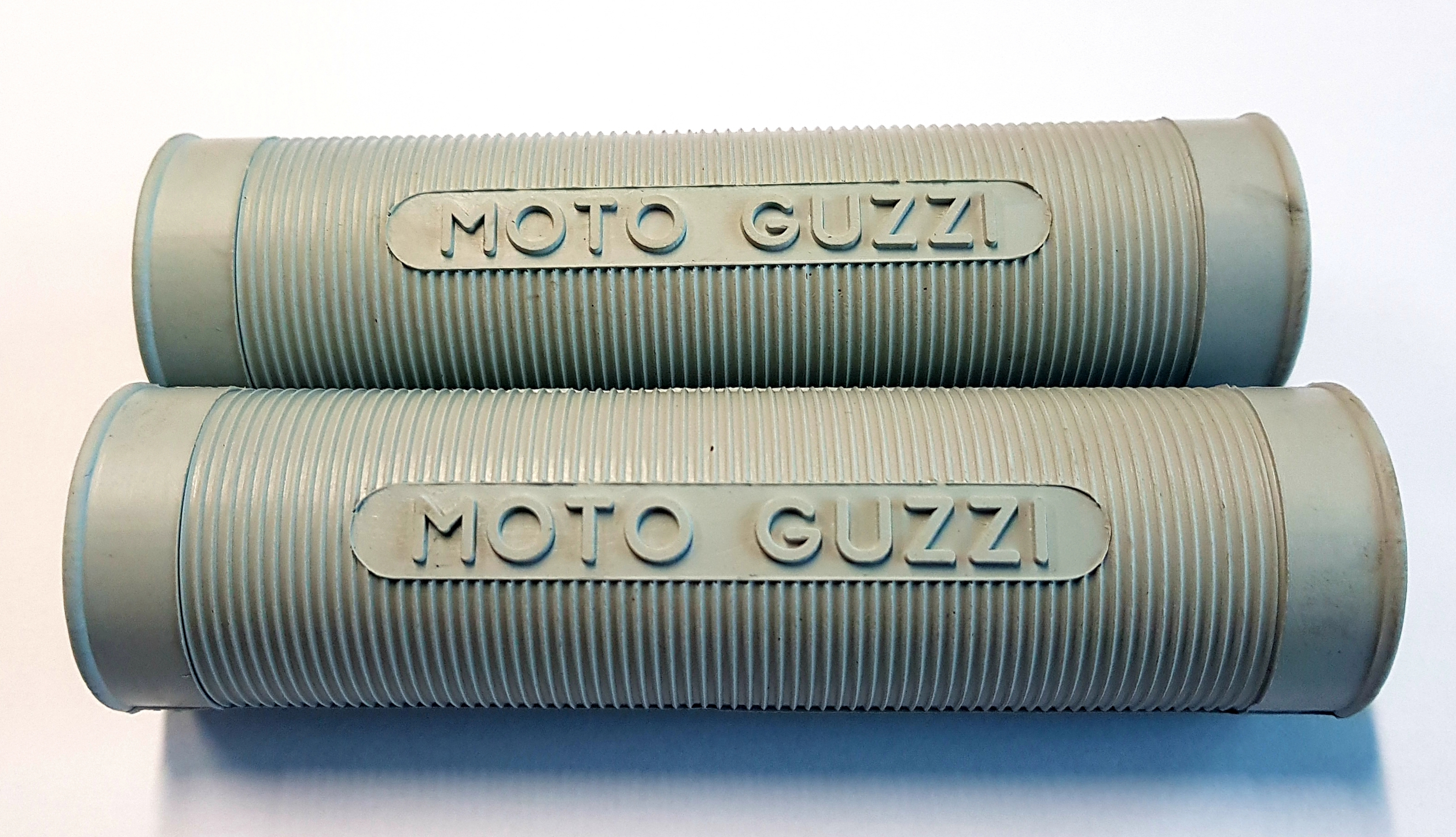 Prodotto: MN.46 - MANOPOLE MANUBRIO HANDLEBAR GRIPS MOTO GUZZI CARDELLINO -  GUZZINO Ø 22-22 - MOTO GUZZI (PARTI IN GOMMA - MANOPOLE);